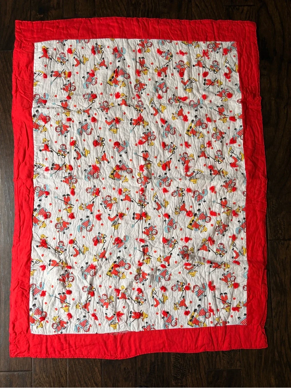 Red-Trim Vintage Raggedy Ann Cartoon Print Baby Quilt